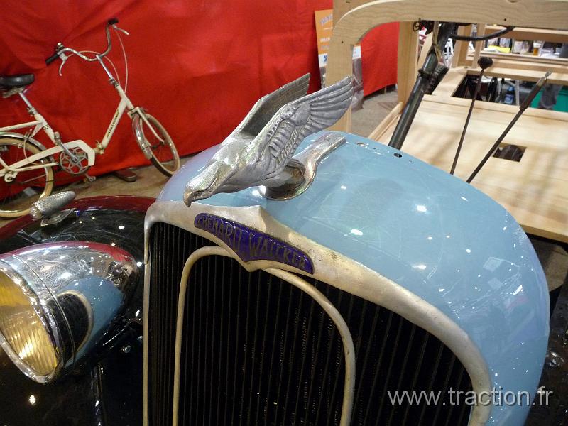 Epoquauto (76).JPG - 05/11/2010 - 69000 LYONƒPOQU'AUTO32�me Salon International Autos & Motos AnciennesWINCKELMANS Nicolas - Ossature bois automobileMascotte CHENARD & WALCKER